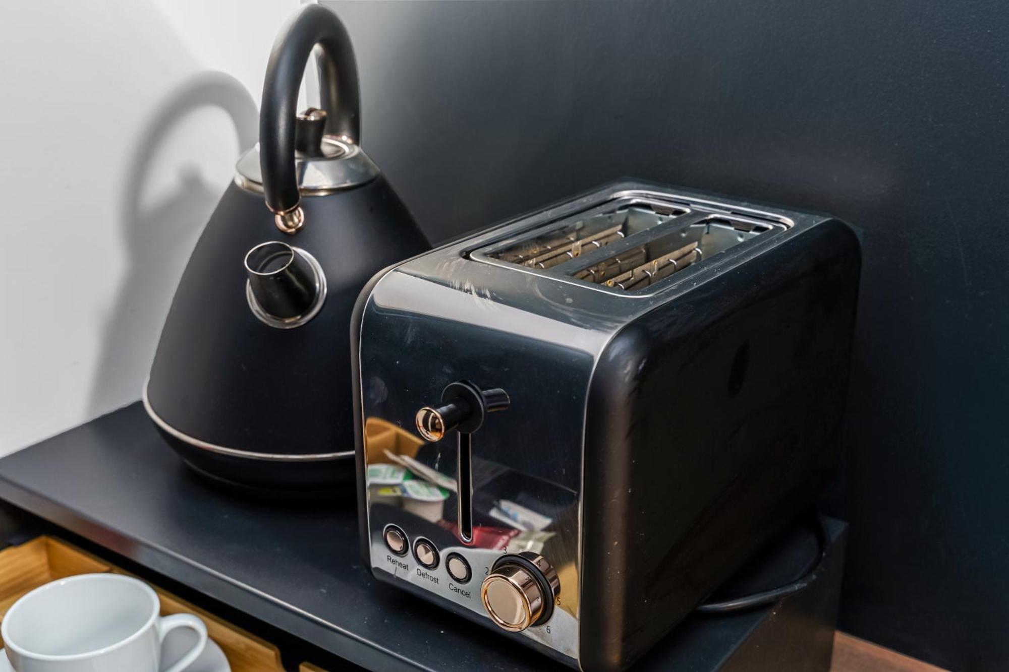 G Eighty Four Hotel de apartamente Londra