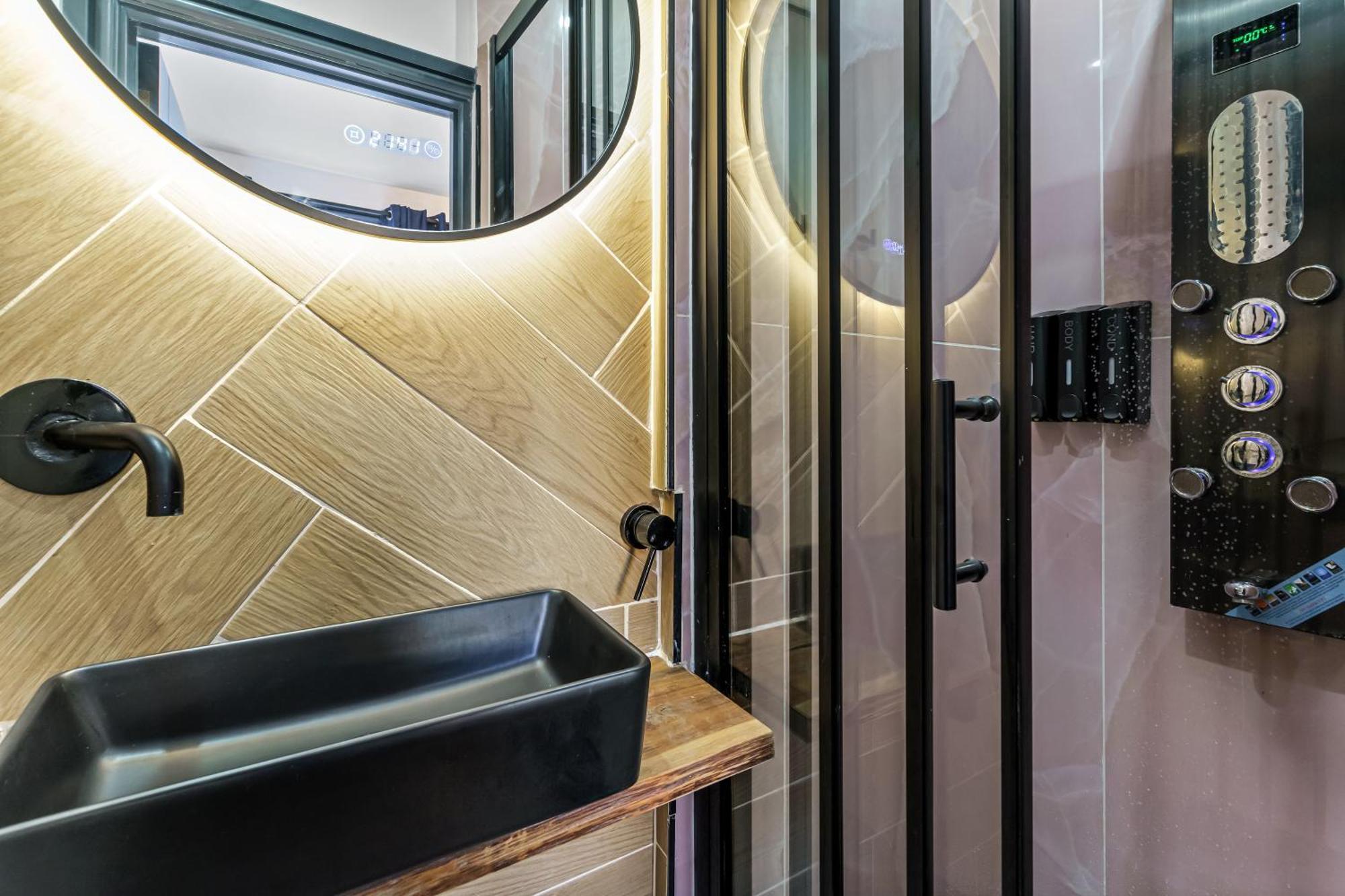 G Eighty Four Hotel de apartamente *