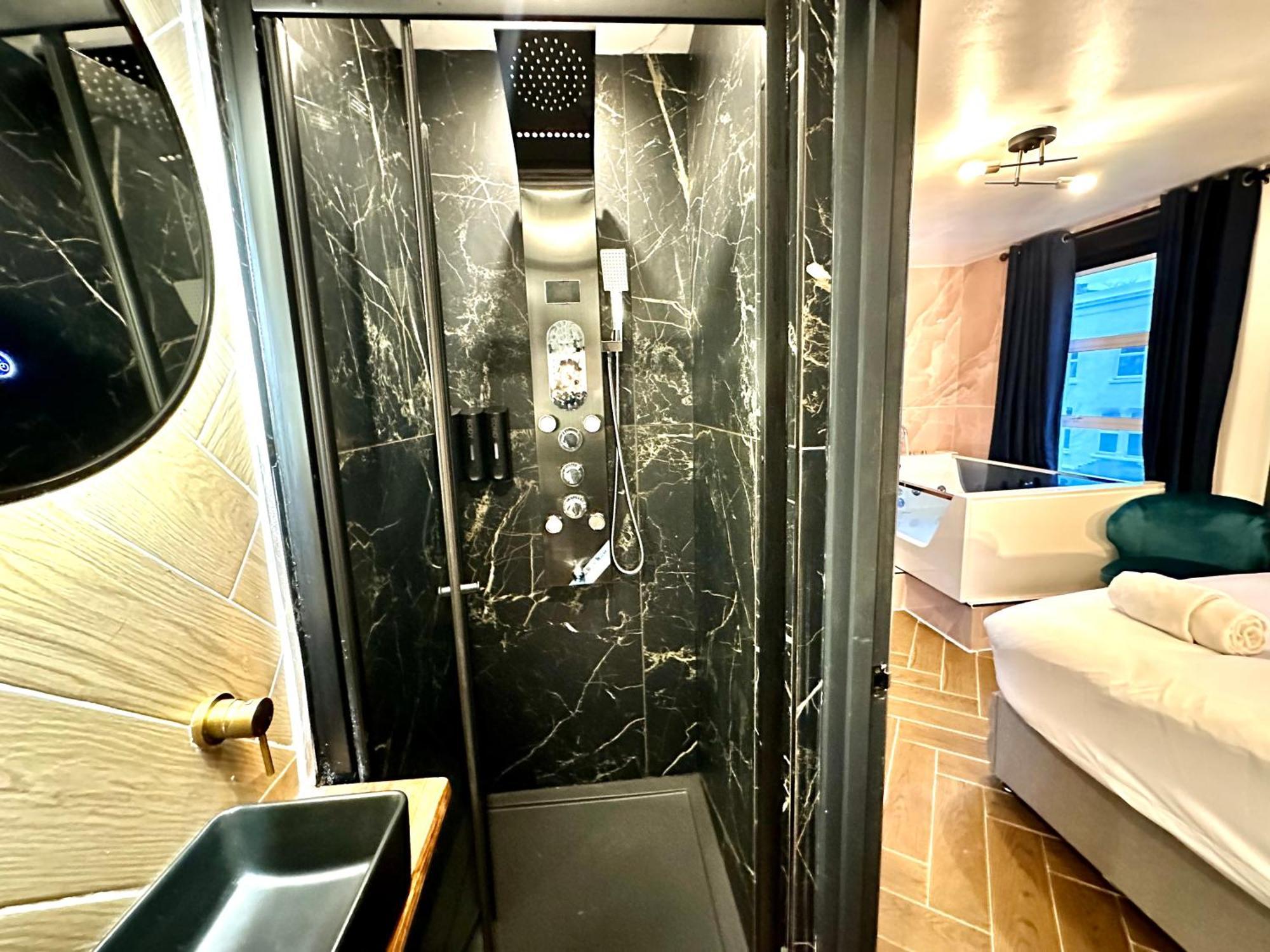 G Eighty Four Hotel de apartamente Londra