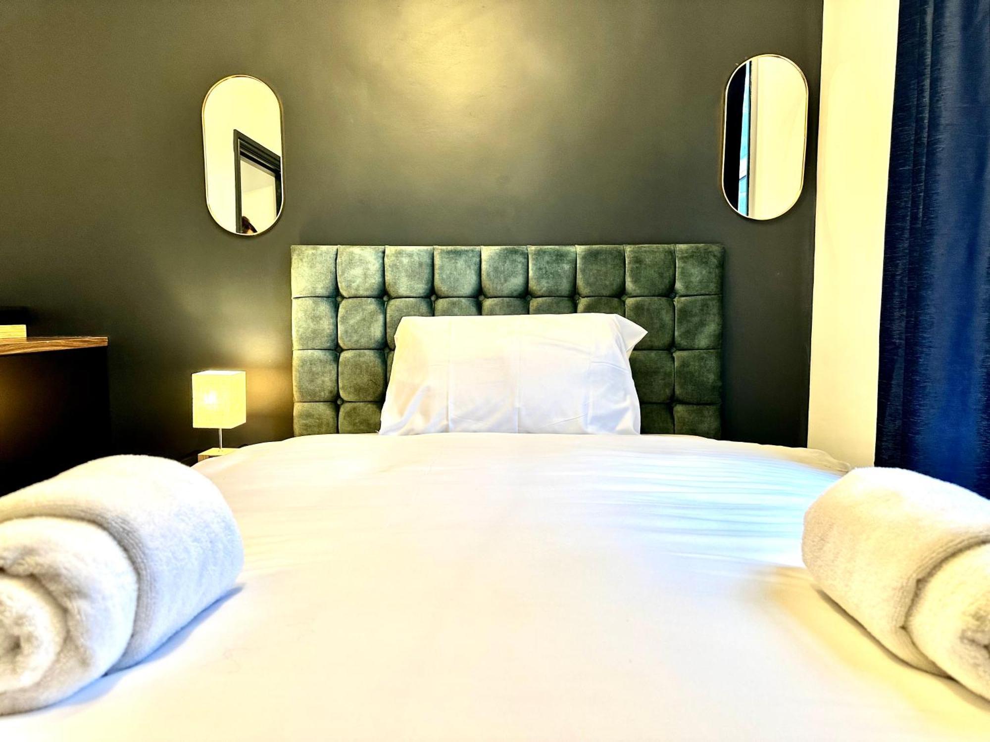 G Eighty Four Hotel de apartamente *
