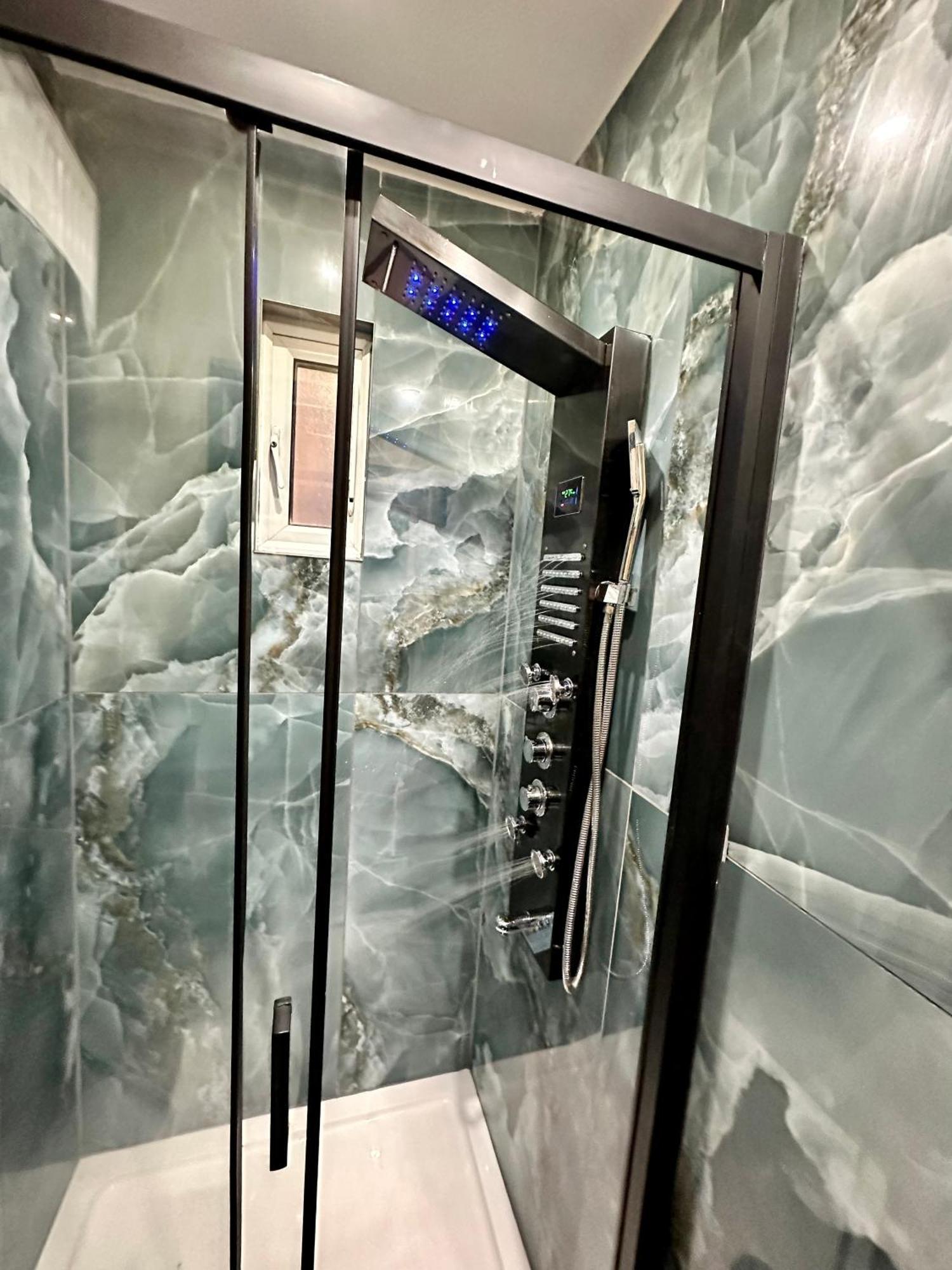 G Eighty Four Hotel de apartamente Londra