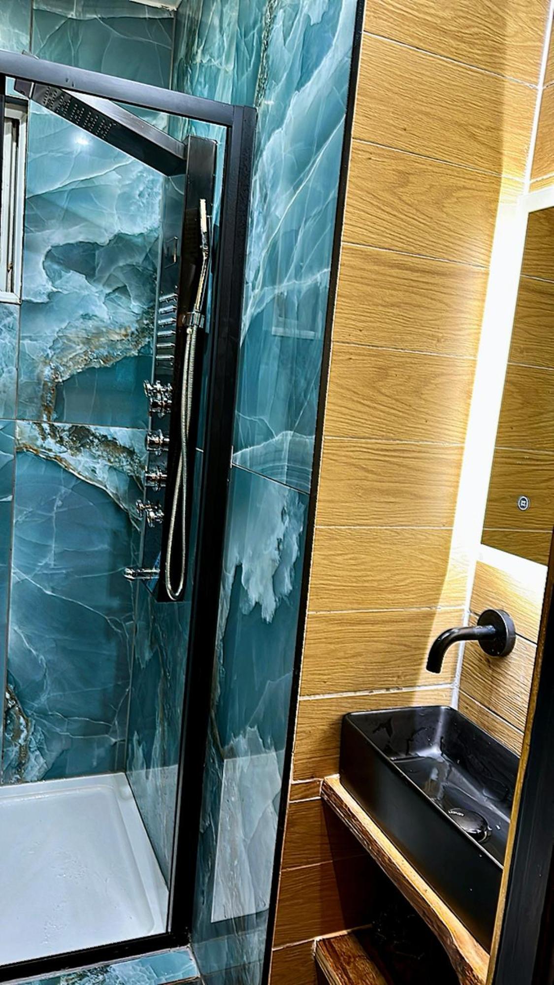 G Eighty Four Hotel de apartamente