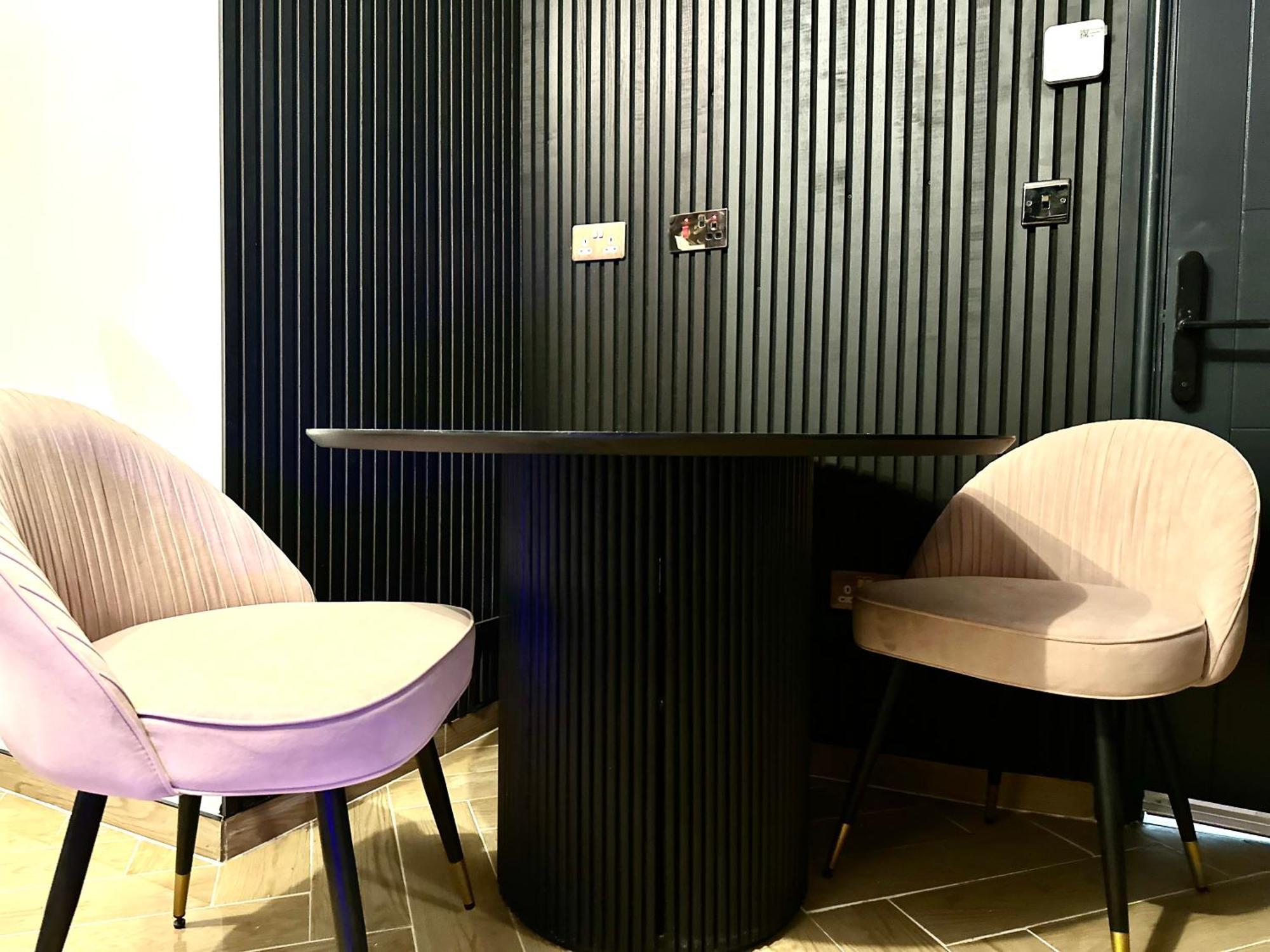 G Eighty Four Hotel de apartamente *